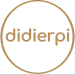 Logo didierpi donkerder for web transparante achtergrond-klein